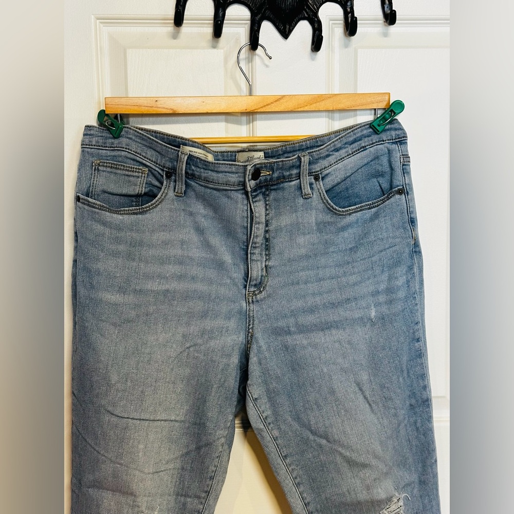 Universal Thread Light Blue Distressed High Rise Straighg Jeans Size 16 - Picture 3 of 11